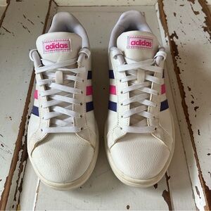Adidas Grand Court sneakers in a classic white Woman's 7